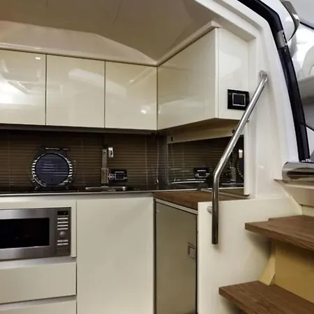 Hotel en barco 5* Mogan Yacht Xperience 3*